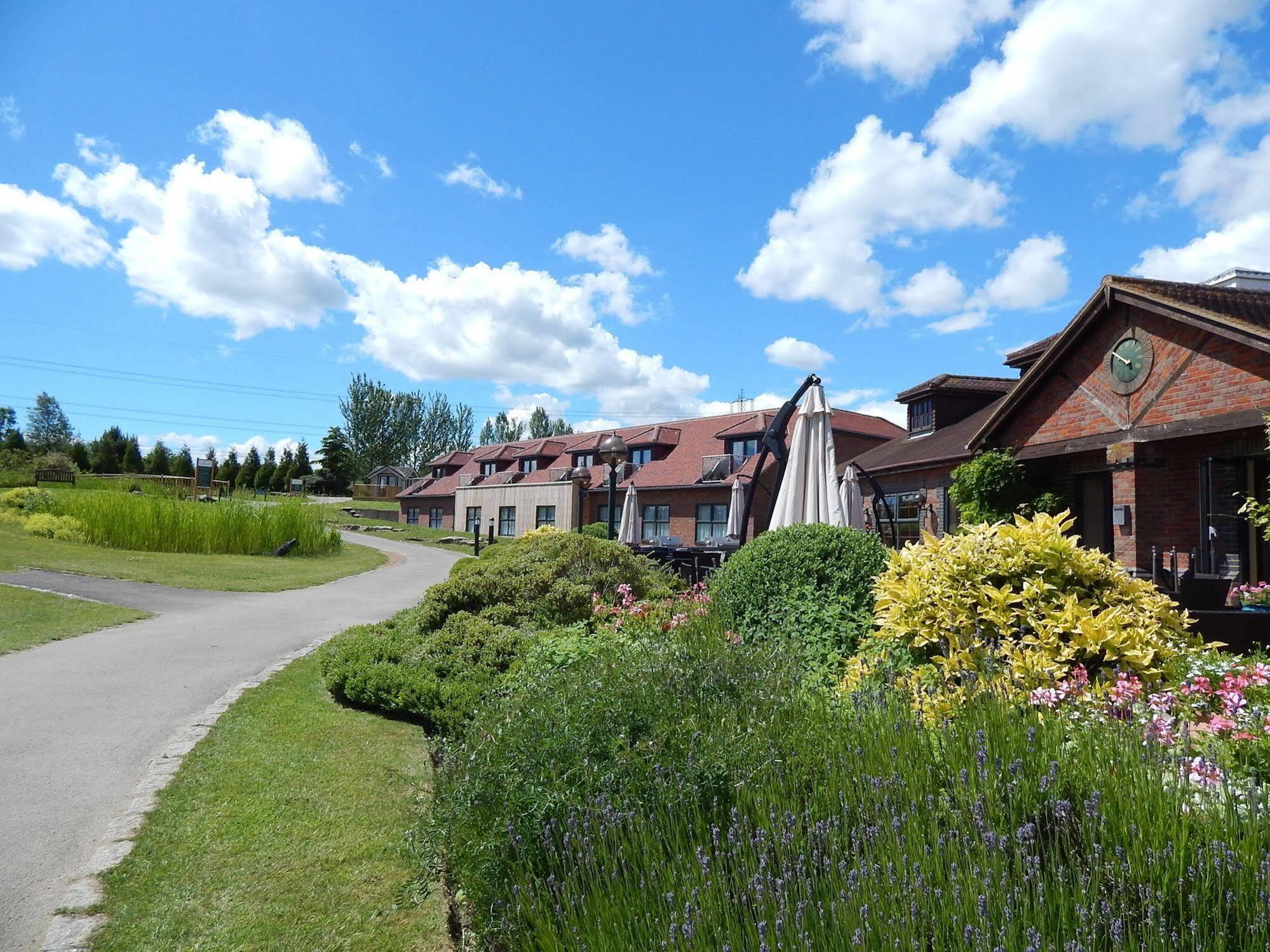 Magnolia Park Hotel, Golf & Country Club Boarstall Exterior photo